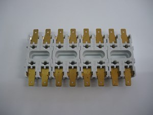 Support de disjoncteurs thermiques clipsables à fiche - 20.03 HT (x4)  (PLUS LIVRABLE)