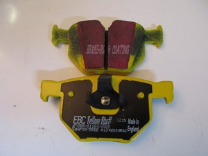 Jeu plaquettes AR EBC Yellowstuff - 122.04 HT (plaquette de frein à niveau de friction conçues pour la course, mais parfaitement sûres sur route)