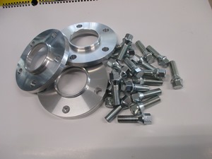 Kit élargisseurs 11.5 mm avec boulonnerie 14x125 long. 35 AV et AR - 2 x 120.00 = 240.00 € ht 