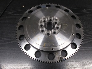 Volant moteur 5.3 kg poids recentré / embrayage 184