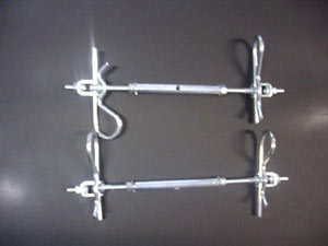 Kit de 2 tiges de rigidification rapides entre rampe de phares et capot moteur - 27.59 HT