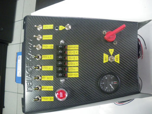 Console centrale équipée ( disjoncteur / inter. / jauge / coupe circuit / etc..) - 448.00 HT