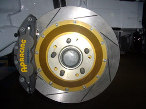 Kit complet EVO 1 avec disques (356), étriers AP 6 pistons, bols, jeu de plaquettes et kit boulons/cales de fixation 