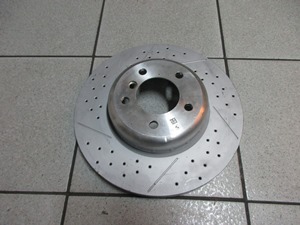 Disque de frein AV ventilé perforé M Performance (340/30/73) = 2 x 232.50 = 465.00 HT