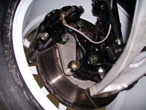 Kit freinage AV 345/32 étriers 4 pistons Brembo avec supports, plaquettes, fixations et boulonnerie - 1899.67 HT