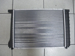 Gros radiateur d'eau avec vase séparé = 380.00 HT