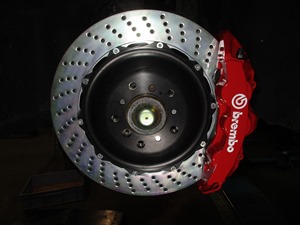 Kit gros freins AV Brembo, disques percés montage en 2 parties en 380x32 6 pistons, étrier