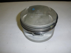 Piston origine complet 2.5L (prix unitaire)- 231.83 HT 