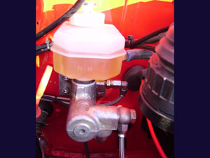 Maître cylindre Alu (diamètre 23,80) double circuit sans assistance - 549.00 HT 