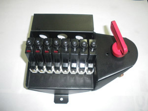 Kit 8 disjoncteurs à déclanchement (10A,15A ou 25A) + 4 supports disjoncteur + 1 support Alu - 569.50 HT