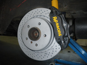 Kit freinage AR complet AP diam. 312/20 : étriers 4P / plaquettes / fixation / usinage = 1680.00 HT