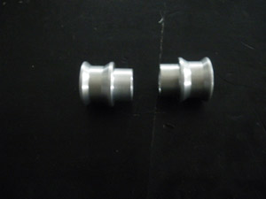 Double entretoise alu de rotule (coté berceau) du bras et du tirant (27 mm)= 4 x 18.40 = 73.60 HT