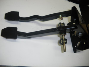 Ensemble support pédale palonnier chape avec entretoise + tole à souder / caisse = 990.00 HT